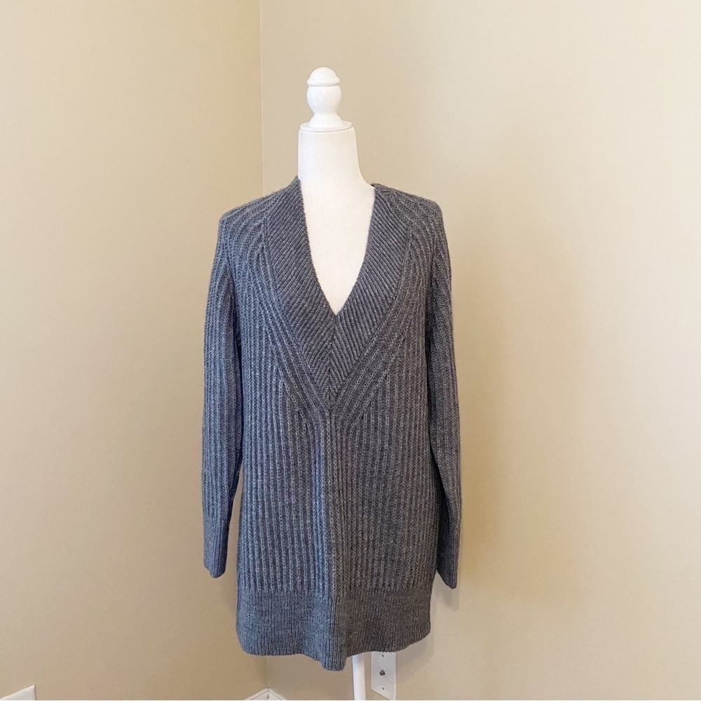 Banana Republic Alpaca Wool Blend V Neck Sweater NWT - Small